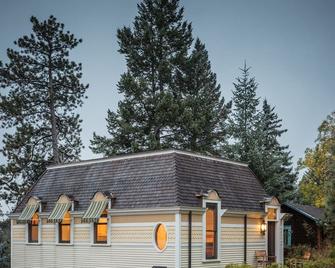 Otter Inn - Contemporary Mountain Loft Experience - Gmf Lic # 25 - Green Mountain Falls - Building