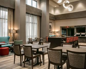Hampton Inn by Hilton Wichita Northwest - וויצי'טה - לובי