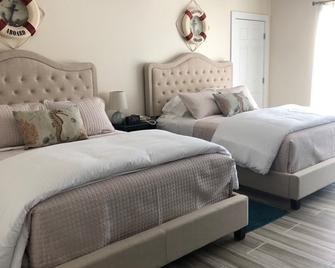 Seafoam Lodge - Little River - Bedroom