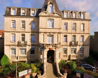 Brit Hotel Confort Bagnoles Normandie - Bagnoles-de-l'Orne-Normandie - Rakennus