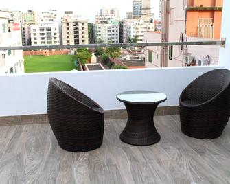 Blossom Hotel - Dacca - Balcón