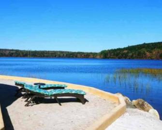 Luxury lakefront dome with private beach, close to nature and town! - Lunenburg - Strand