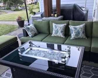 Beautiful full condo in Bayside, Scotch Creek, Shuswap Lake - Scotch Creek - Sala de estar