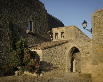 Charming House In Medieval Village With Pond View Terrace, Private Parking - Miramas - Bâtiment