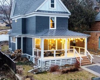 Historic Home W/ 2 King Beds & Fast Wifi Near Dwntn & Granite Peak Skiing/Hiking - Wausau - Edificio