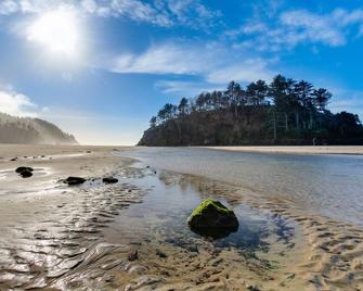 Modern and Colorful Dog-Friendly Condo Right Next to Beach - Neskowin - Playa