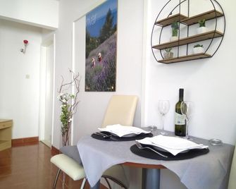 Apartmani Marinka Viskovic - Lesina - Sala pranzo
