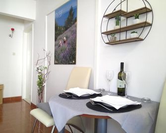 Apartmani Marinka Viskovic - Hvar - Ruokailuhuone