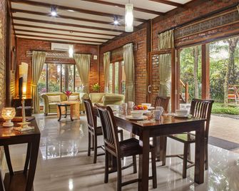 Jambuluwuk Convention Hall & Resort Puncak - Tapos - Salle à manger