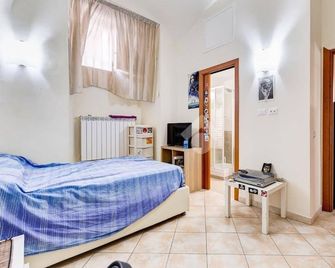 Casa particular underground - Roma - Camera da letto