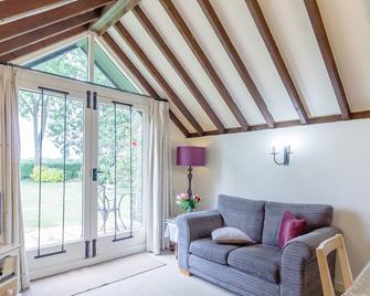 Garden Cottage - Diss - Living room