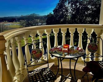 Stunning Country Mansion Estate in SW Fort Worth - Benbrook - Balcony