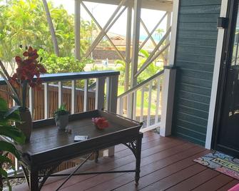 Cozy Hawaiian studio just minutes to the beach and town. No minimum stay - Kailua-Kona - Balcon