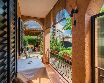 Apartment Vilma No.1 with Terrace - Funtana - Balkon