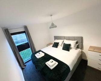 Best Price! Huge 1 Bed Apartment, City Centre, Single Beds Or Super King, Sofabed & Free Secure Parking - Southampton - Bedroom