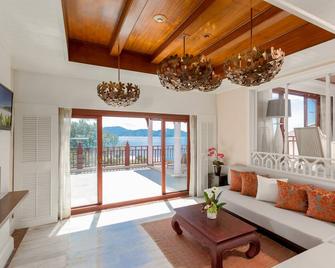 Thavorn Beach Village Resort & Spa Phuket (SHA Plus+) - Kamala - Living room