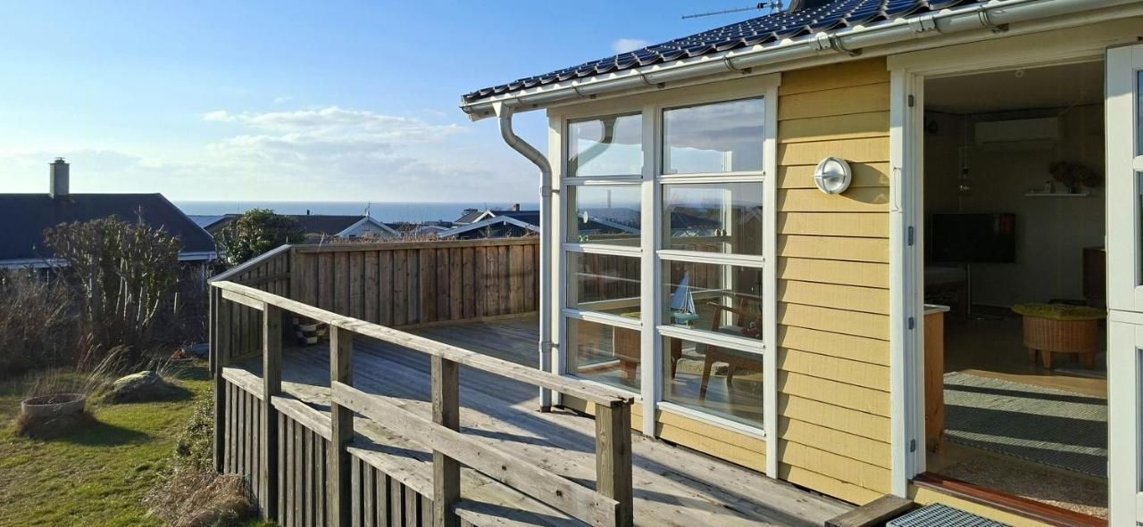 Cozy Yellow Holiday Home With Sea View – Slagelse