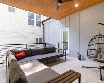 Brand-New 3Story Home with Rooftop in Midtown - Atlanta - Sala