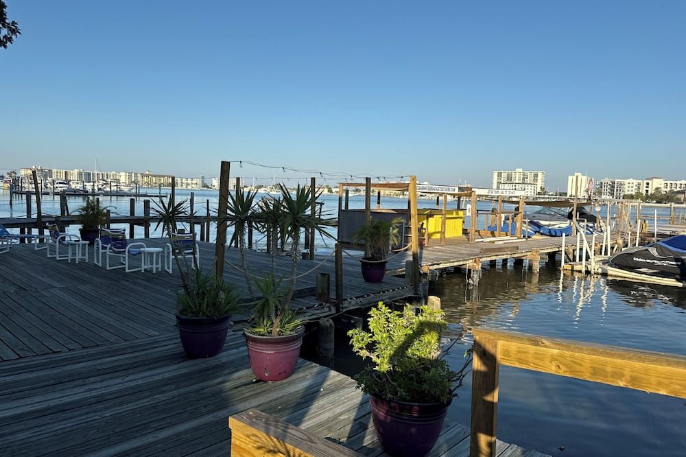 Barefoot Bay Resort & Marina - Clearwater Beach - סלון