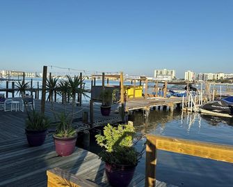 Barefoot Bay Resort & Marina - Clearwater Beach - סלון