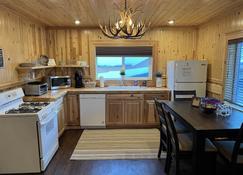 Mountain View Lodge - Red River - Kitchen