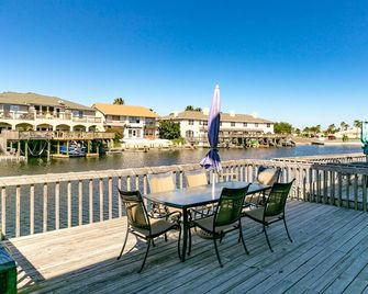 First-Floor Waterfront Condo | 2 King Beds, Pool & Boat Slip - Corpus Christi - Balcony