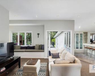 Grand Character Villa in Meadowbank - Auckland - Sala
