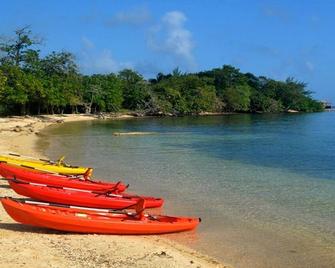 Calabash Bight Resort - West Bay - Playa