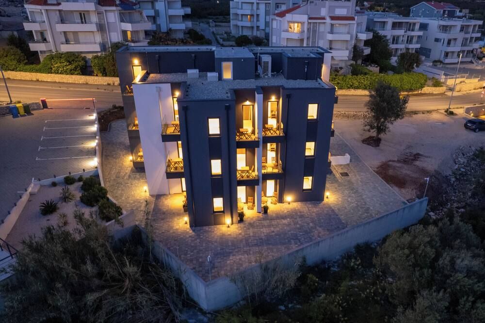 ذي أولد مان آند ذا سي إن - نوفالجا - مبنى