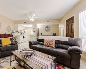 Perfect Getaway! - Green Valley - Living room