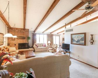 Lake View Grand House - Augusta - Sala de estar
