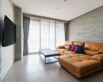 Bosco Yomitan Resort Condminium - Yomitan - Living room