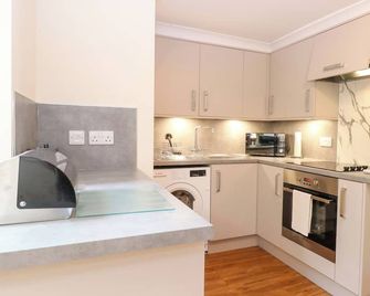 Honeysuckle Cottage - Swaffham - Kitchen