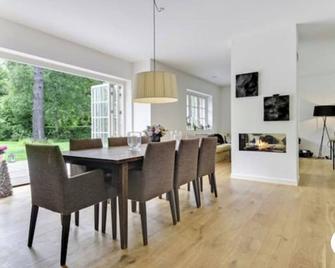 Luxurious 10 bed house, beach, lake, forest, tranquility, harmony - Vedbæk - Dining room