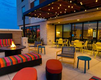 Home2 Suites by Hilton Roseville Sacramento - Roseville - Terasa