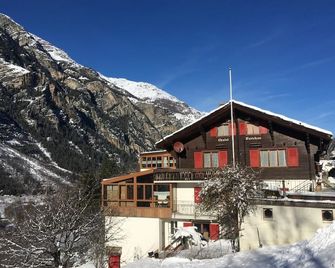 Flat Chalet Veilchen - St. Niklaus - Building