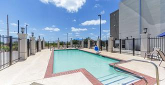 Motel 6 Laredo, Tx - Airport - Laredo - Kolam