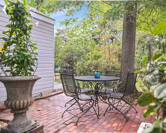 Cloverdale Cottage - Montgomery - Patio