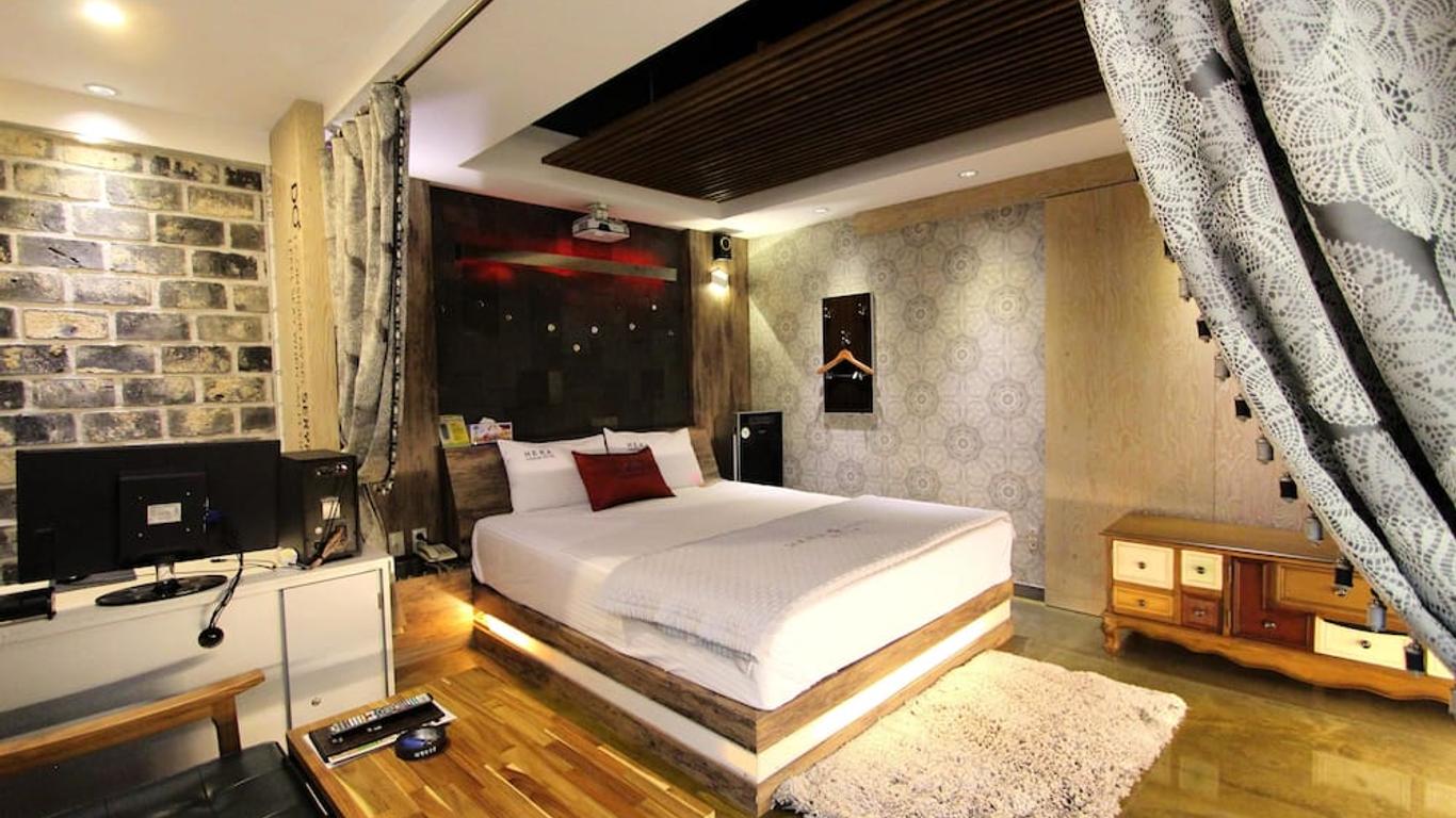 Hera Hotel