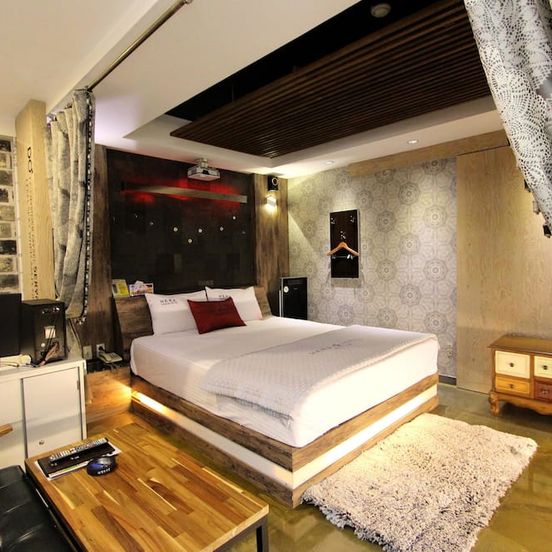 Hera Hotel image 1