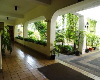 Summer Holiday Hotel - Garapan - Patio