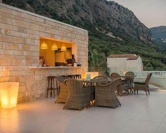 Golden Mare Resort - Barbati - Patio