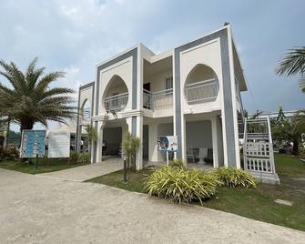 Torres Farm Resort powered by Cocotel - Cavite City - Edificio