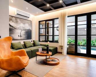 Secana Beachtown Resort & Residences - 科洛布坎 - 客廳