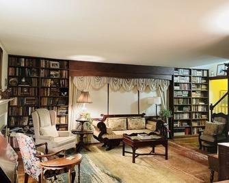 Romantic Cottage In The Village Of Sewickley - Sewickley - Living room