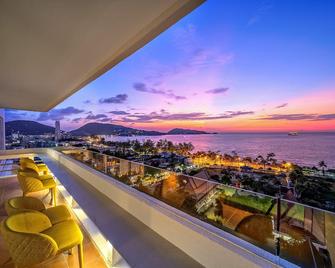 Andaman Beach Suites Hotel - Patong - Balcony