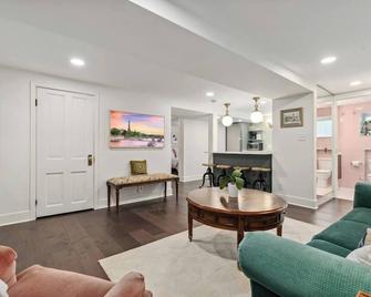 Cozy vintage charm, super walkable - Denver - Living room