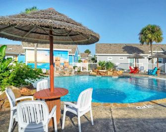 Coastal Vibe by Avantstay Sunset at the Pool and Playscape - Port Aransas - Pool