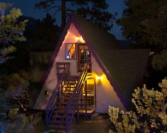 Hicksville Pines Chalets & Motel - Idyllwild - Habitación