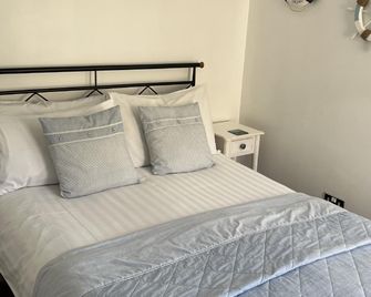 Langdon Villa Guest House - Tenby - Makuuhuone